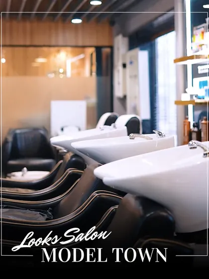 The hair wash area, designed for ultimate relaxation. Lean back and enjoy a soothing scalp massage in our comfortable shampoo stations.