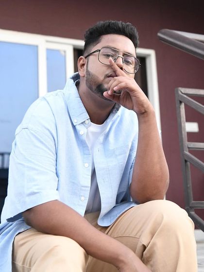 A simple, clean look. Sometimes less is more. It's all about the vibe you carry.