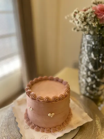 Our vintage blush cake, a tall bento size perfect for smaller, elegant gatherings. This one features our Mango and Vanilla flavor, with delicate piping and tiny heart details.