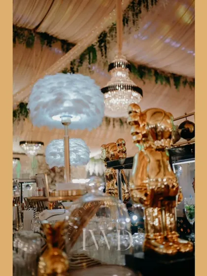 Eclectic and quirky details on the bar, including feather lamps and golden figurines, added a touch of modern art to the 'Midsummer Night's Dream' theme.