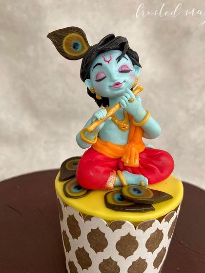 A close-up on the serene face of the Krishna figurine, a testament to detailed sugar modeling.