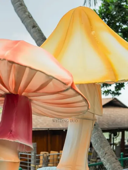 A close-up of our oversized, handmade mushroom installations. These whimsical props were a key feature of our festival-themed Mehendi, creating a surreal and playful environment.