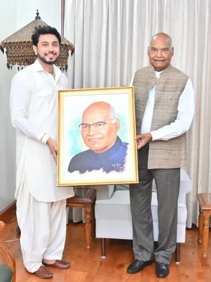 It was a moment of immense honor to meet the former President of India, Shri Ram Nath Kovind ji, and present him with this handcrafted portrait. His appreciation for my art is a blessing I will always cherish.