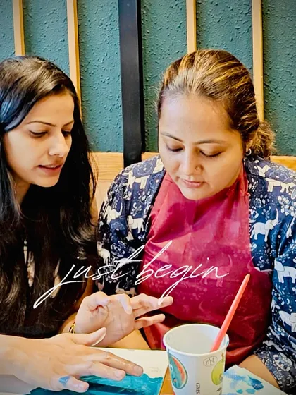 This is what I love to do: guide you, but not dictate. Here I am helping a participant find her flow. My goal is to give you the techniques and the confidence to let your own creativity take over. No rules, no pressure.