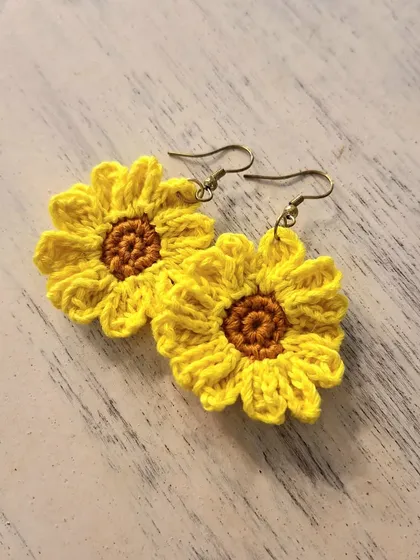 I love bringing a bit of nature into my work. These handmade crochet sunflower earrings are so cheerful and bright, perfect for adding a pop of color and sunshine to your day. They are lightweight and crafted with detailed stitching.