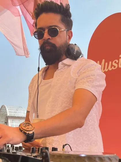 Spinning for a sundowner pool party at a destination wedding in Goa. I curate the perfect daytime vibe, blending chill house and Afro beats to match the setting.