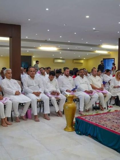 A seated meditation session during our Kashmir retreat.