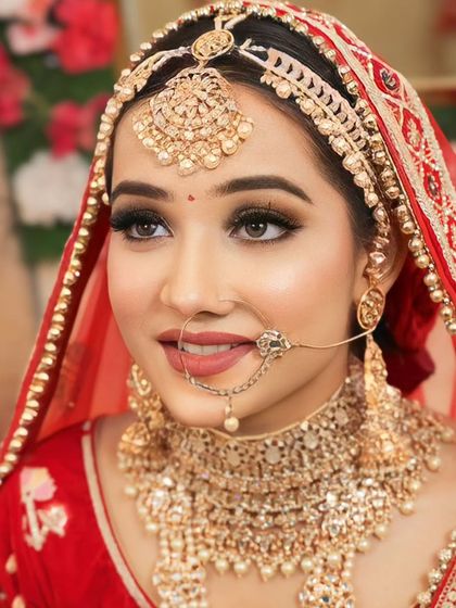 A close-up of this stunning bride. Her eyes are the star of the show, with a sharp wing and beautifully blended shadow.