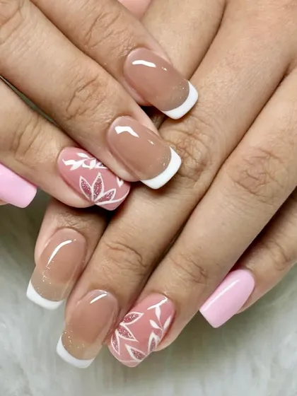 A lovely combination of classic and modern bridal styles. This set features clean French tips, solid baby pink nails, and accent nails with a beautiful white floral glitter design.