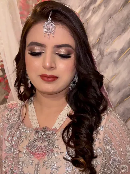 A close-up of the Walima glam for our gorgeous bride Umama. The makeup is seamless and skin-like, just the way my brides love it.