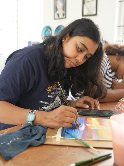 An instructor and student discuss a soft pastel piece during a CFA class. We encourage open dialogue and feedback.