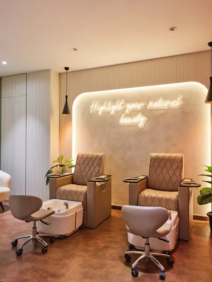 We designed this salon in Bandra to be a serene oasis for clients. The pedicure station features comfortable, quilted chairs, soft backlighting, and a calming color scheme, creating an atmosphere of pure relaxation and pampering.