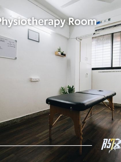 A look inside our private, well-equipped physiotherapy room, where one-on-one assessments and treatments take place.