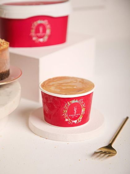 A single-serving tub of our caramel ice cream, ready for you to dig in. Perfect for a quick and satisfying treat.