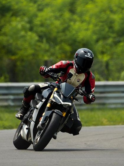 A Ducati Streetfighter V4 leads the pack, its rider demonstrating perfect form on a naked superbike.