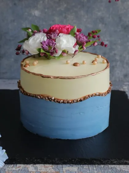 Modern, chic, and utterly captivating. Our fault line cakes, like this two-tone design with fresh floral arrangements, add a touch of contemporary artistry to any special occasion.