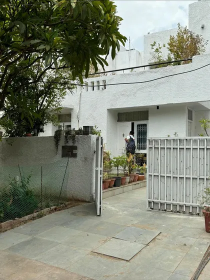 My team arriving at a client's home in Gurgaon, ready to begin the site assessment and installation process.