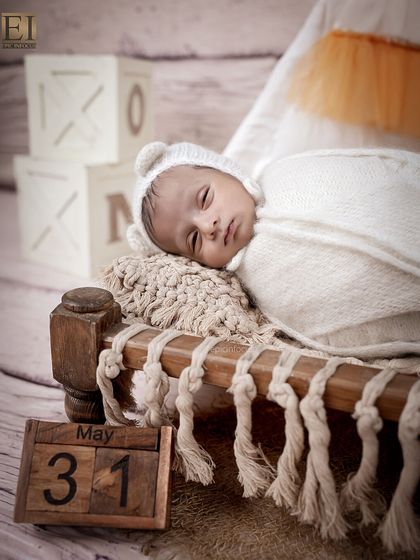 A close-up shot from the teepee theme, featuring a wooden calendar block to commemorate the baby's birth date. We can incorporate personal details into any session.