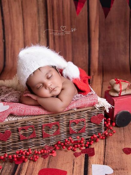 Love at first sight. This Valentine's themed setup, with a cozy Santa hat and a train carrying hearts, is a sweet and romantic way to capture your love.