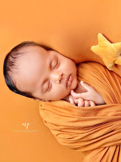 A close-up shot with a cute star prop, adding a touch of magic to this sleepy portrait.