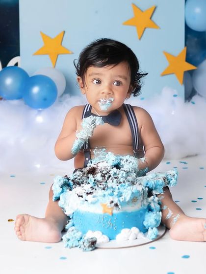 A full view of the messy fun during this starry night cake smash. I love letting kids be kids and just enjoy the moment, which always results in the best photos.
