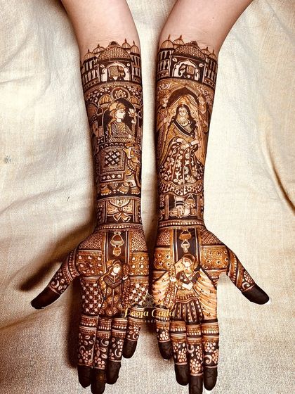 A precious moment captured in henna, this design features a beautiful portrait of the bride with her father and mother.