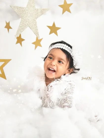 Twinkle, twinkle, little star! This angel is laughing among the fluffy clouds and golden stars. It’s a truly magical and dreamy theme for a first birthday.
