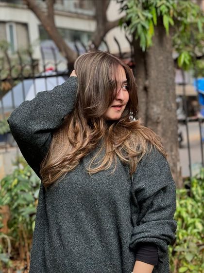 Neutralizing unwanted tones for the perfect blonde. This look showcases our skill in color correction, resulting in a beautifully balanced and neutral blonde balayage.