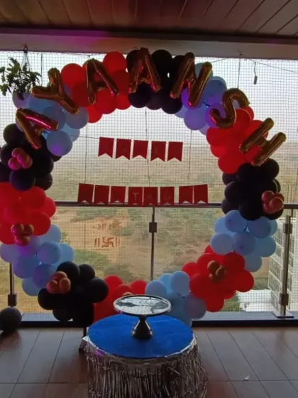 A Spiderman-themed ring decoration for a birthday party at home. This shows how you can incorporate a character theme into a stylish ring backdrop, perfect for a balcony or living room.