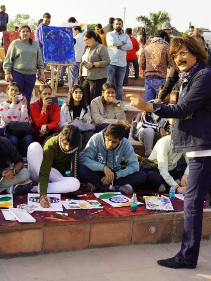 An artist guiding students during our outdoor painting event at Connaught Place, which was featured on the show 'Bhaiyaji Kahin'.