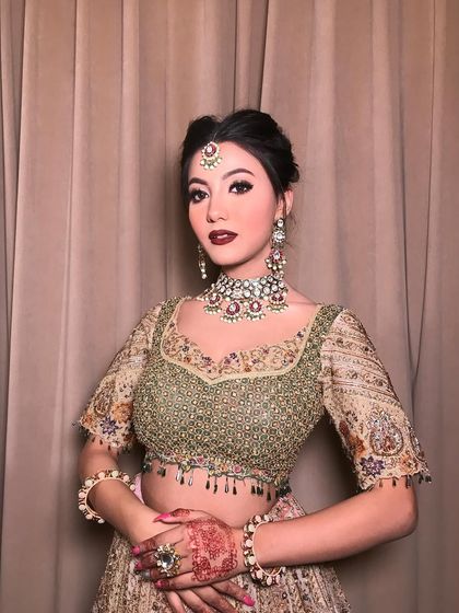 This beautiful "JW Madhu" set with pink and white stones is now available to rent or buy. It's a perfect choice for a Sangeet or Mehendi.