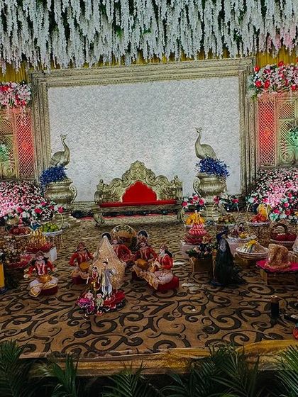 Siri - Custom Gift Hampers & Return Gifts Grand Event Displays photo 3