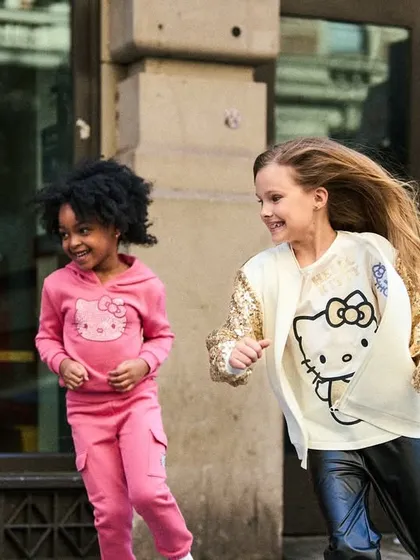 Action and energy on the streets of NYC for a kids' wear campaign. I kept the direction simple: "just run and have fun." The result is a candid, joyful moment that feels authentic and full of life.