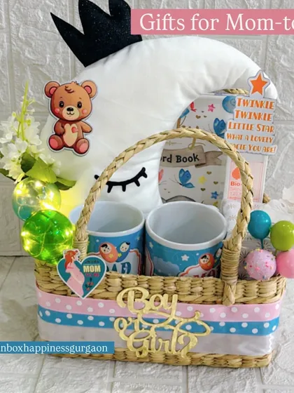 A full view of the "Gifts for Mom-to-be" basket, featuring the adorable crowned moon cushion and gender-reveal themed ribbons.