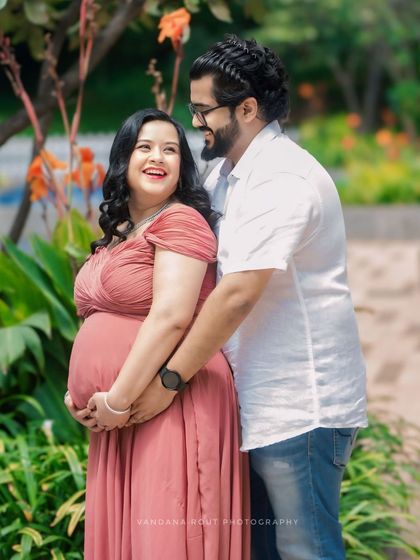 Outdoor Elegance: Lush Parks & Golden Light photo 5