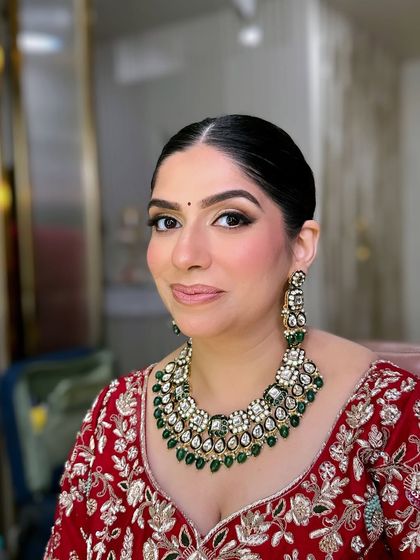 Another angle of this classic bridal look. The makeup was designed to look flawless both in person and on camera, with well-defined brows and a smooth, radiant finish on the skin.