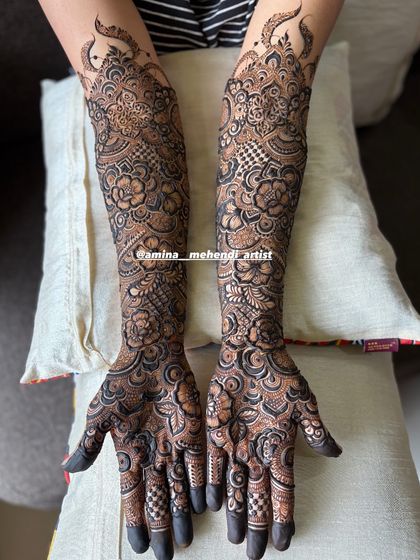 This design features a beautiful mix of patterns, including checkerboard fills, paisleys, and shaded florals.