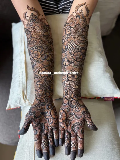 This design features a beautiful mix of patterns, including checkerboard fills, paisleys, and shaded florals.