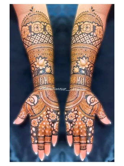 An elegant design for the bridal party. This pattern features lotus motifs and traditional jaali work, providing a rich look that complements the bride.