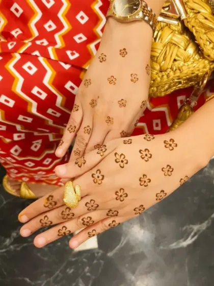 A very sparse and simple floral buti pattern. This is perfect for someone who wants just a hint of mehndi for a festive occasion.