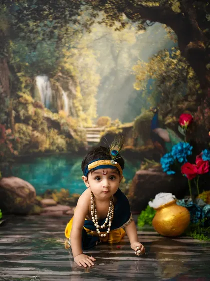 A crawling baby Krishna on a journey through the forest of Vrindavan. I love creating dynamic shots that tell a story, even with my littlest clients.