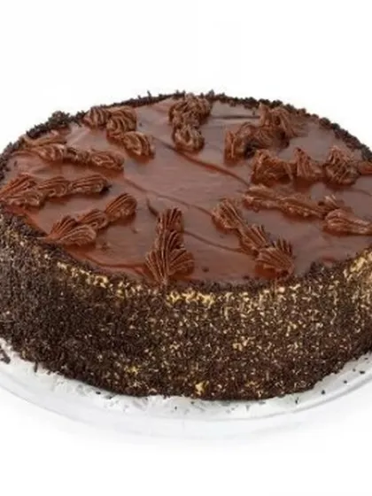 Our delicious chocolate creamy cake is perfect for those who love a straightforward, rich chocolate experience. Covered in chocolate sprinkles and topped with piped chocolate details, it's a simple and satisfying treat.
