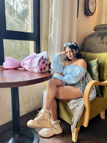 Posing with my birthday flowers. This relaxed, stylish outfit was perfect for a low-key birthday celebration with friends.