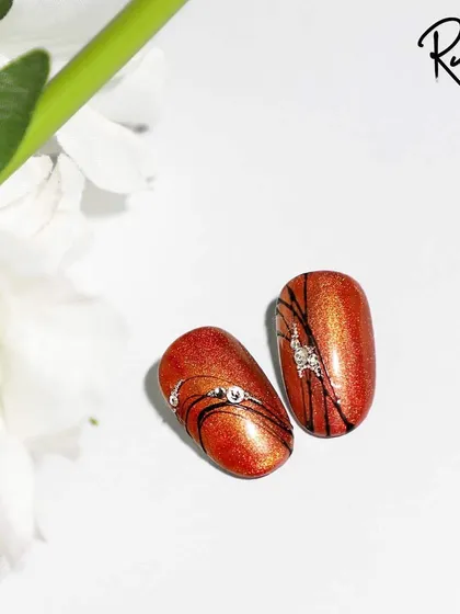 This design uses spider gel with crystals for a quick and dramatic effect.