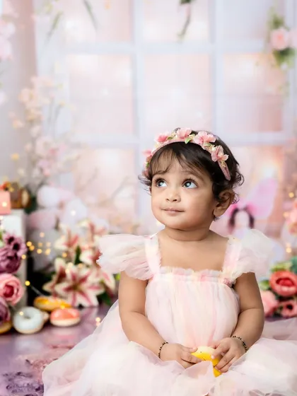 A thoughtful, upward glance. This pose creates such a beautiful and timeless child portrait.