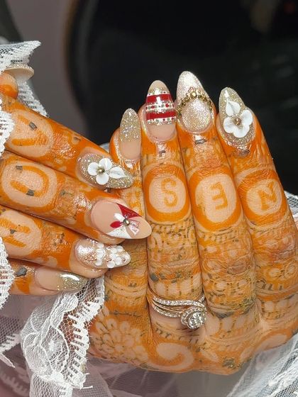 The full view of this personalized bridal set, showing how the nail art complements the unique mehendi design.
