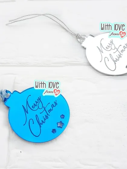 I love playing with color. Here are my classic Christmas bauble ornaments in two stunning finishes: a rare Mirror Blue and a crisp Mirror Silver. These acrylic gift tags are perfect for adding a personalized touch to presents and hampers.