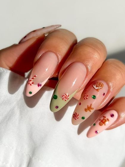 Sweet enough to eat. This playful Christmas set includes tiny gingerbread men, candy cane swirls, and colorful dots on a soft pink base. It’s a fun and whimsical design to celebrate the holidays.