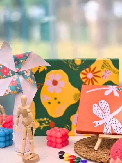 More details from the 'Artistic Atelier' Haldi, including custom-printed boxes, pinwheels, and colorful art supplies.