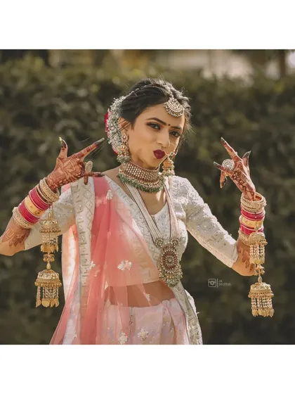 Capturing the bride's fun and modern personality. Wedding photography is not just about formal poses, it's also about showing who you are.